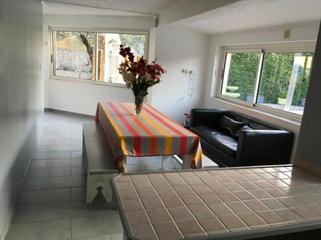 Appartement Rez De Chausse Боллен Екстер'єр фото
